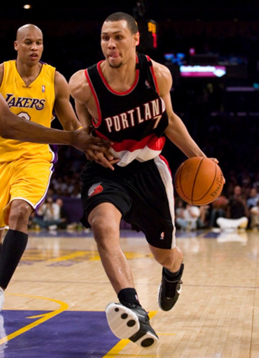 对话显得尤 对话显得尤