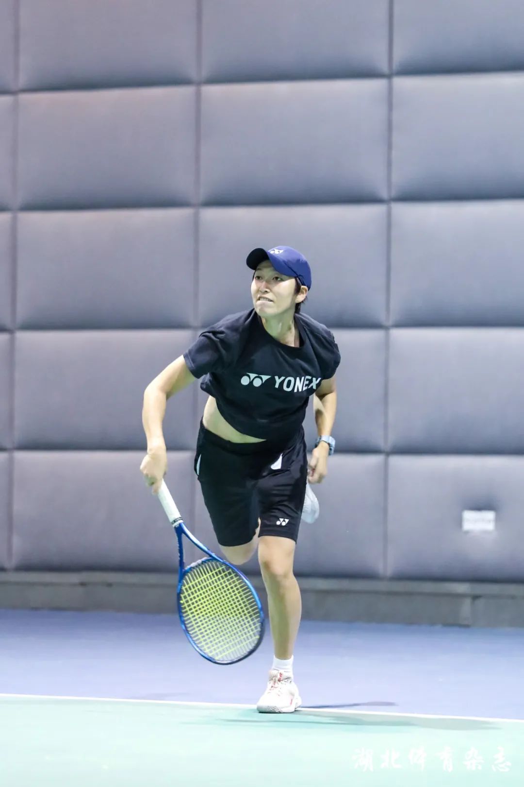 员盯防西班 员盯防西班